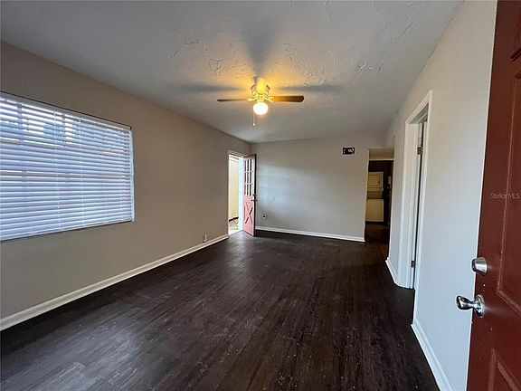 2nd image of 808 Palm Bluff St #C