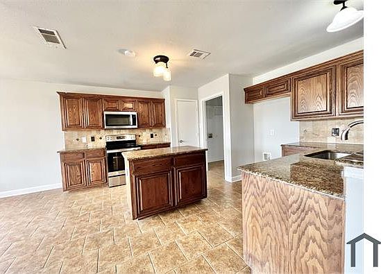 3rd image of 306 Lone Wolf Ct