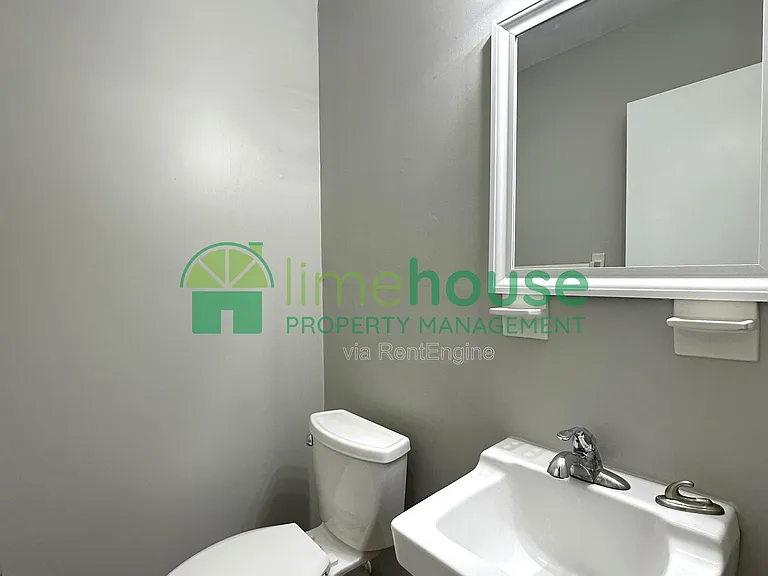 1009 Barclay Sq — Photo 11