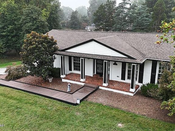 2nd image of 2718 Hounz Ln