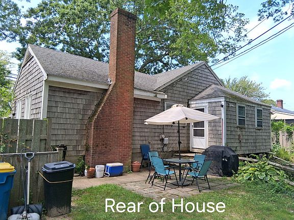 2nd image of 152 Edgartown Vineyard Haven Rd