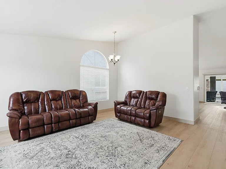 3514 E Murrieta Rd — Photo 8
