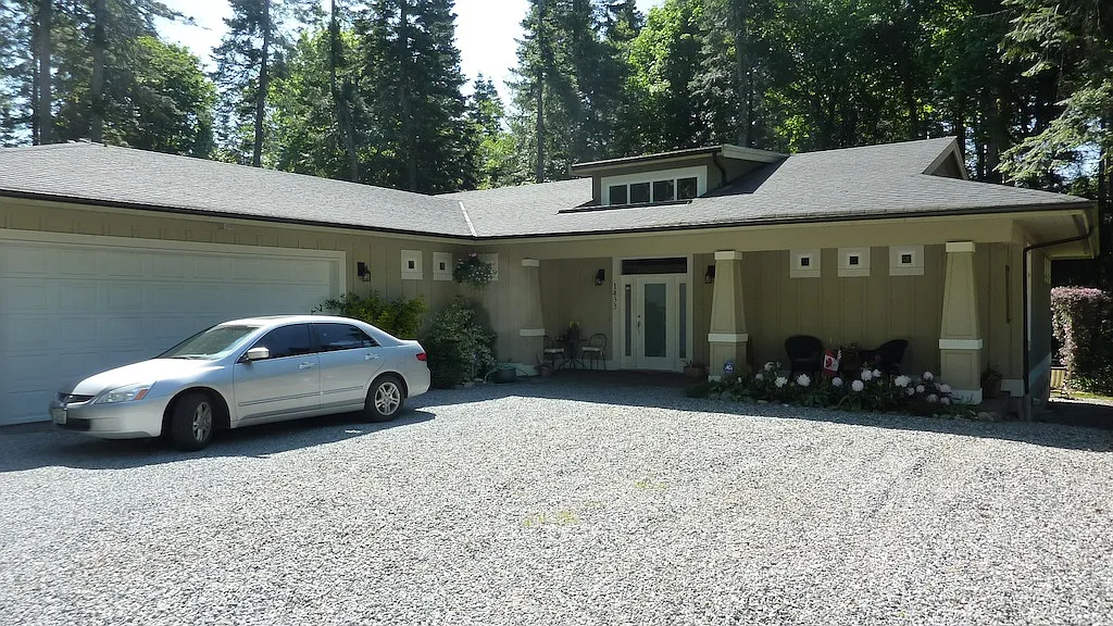 1433 Churchill Dr photo 1