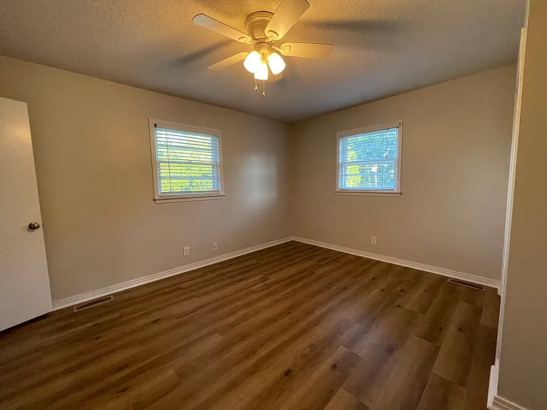421 E Lakeside Dr — Photo 10