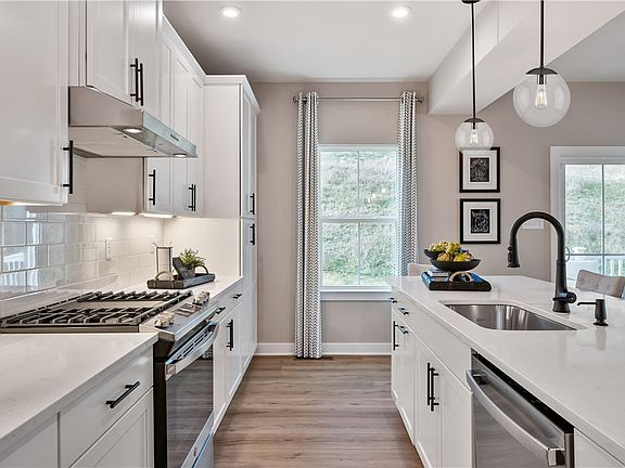 3rd image of 2078 Dana Dr