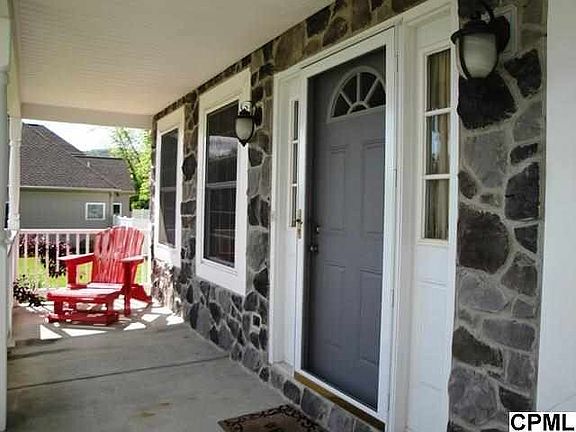 3rd image of 22 Mountain Crest Way