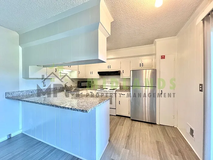 621 Henderson St — Photo 8
