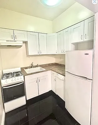 Rented by BLU Real Estate | media 10