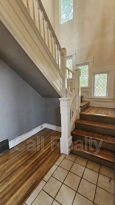 3 bed, 2.0 bath, 1056 sqft, $2,400 — Photo 4