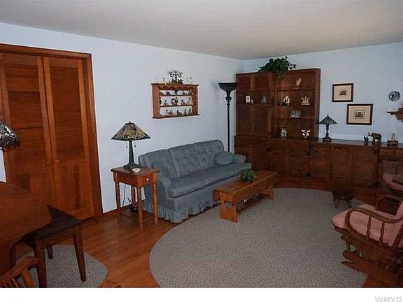 5th image of 269 Moore Ave