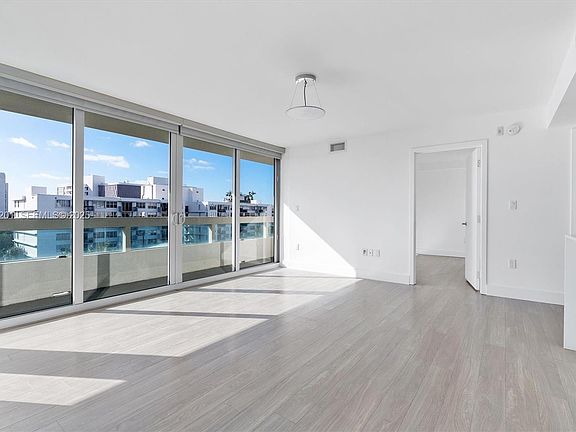 5th image of 1025 92nd St #707