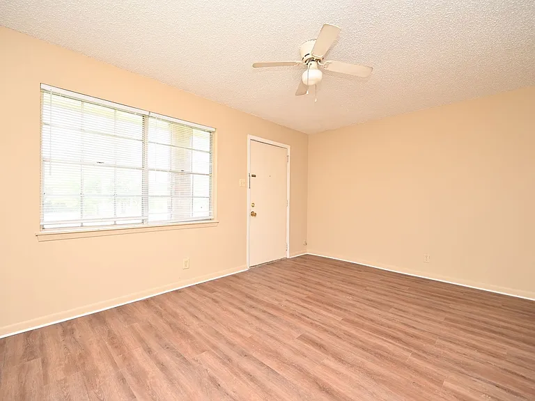 1701 W California Ave — Photo 4