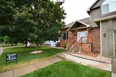 5 bed, 3021 sqft, $3,300 — Photo 2