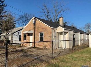 11 Pilot St, Hempstead, NY 11550