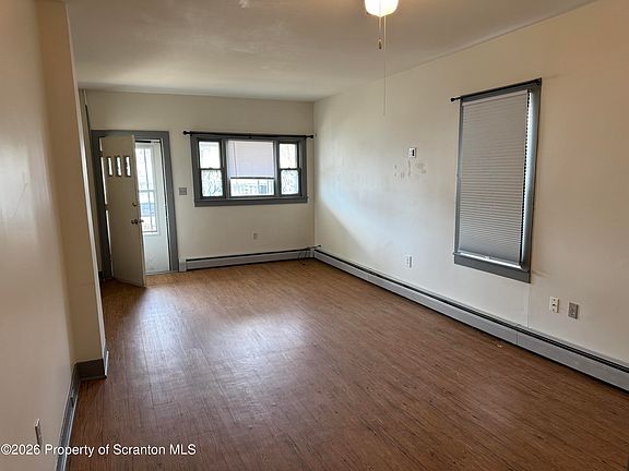 3rd image of 624-626 Warren St