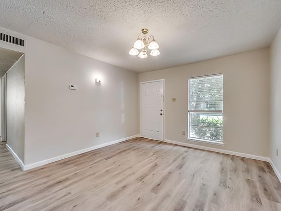 5th image of 1108 Elmwood Dr