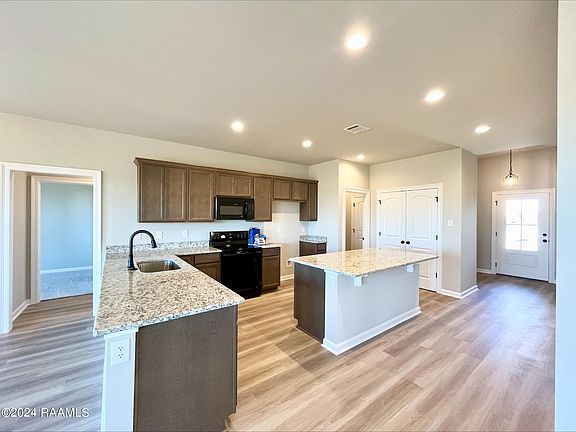 3rd image of 3316 Autumn Park Dr