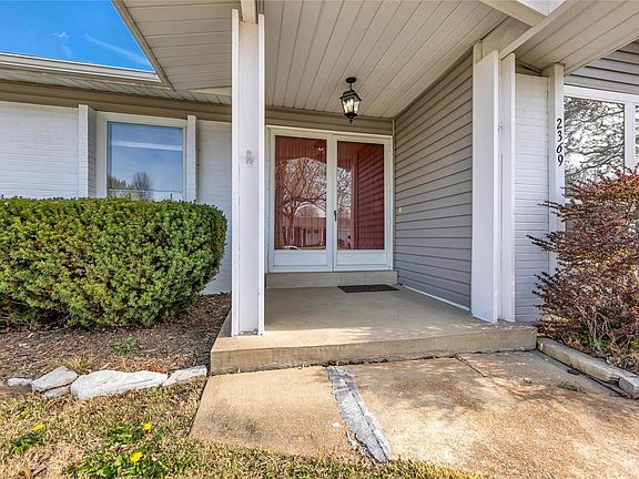 2nd image of 2369 La Cuesta Dr