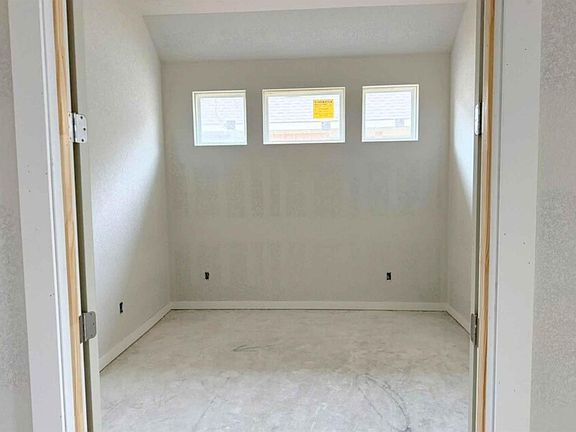 4th image of 332 Ridgewell Loop