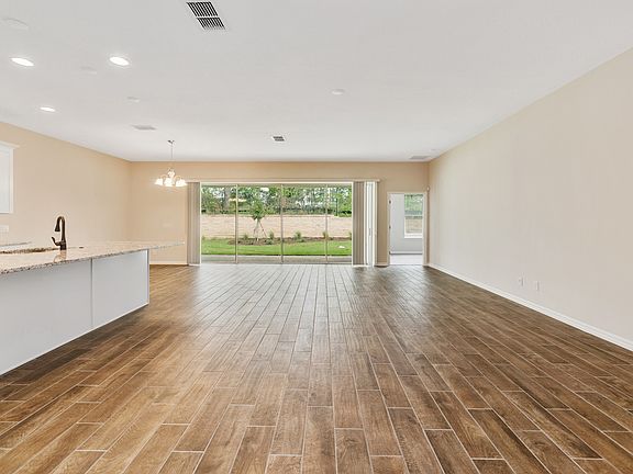 Island with breakfast bar seating