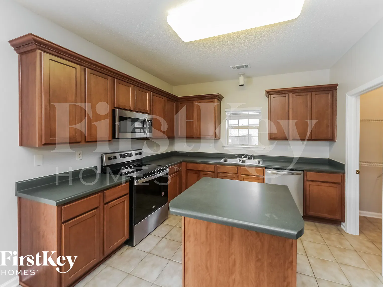 4 bed, 3.5 bath, 3074 sqft, $2,815 — Photo 4