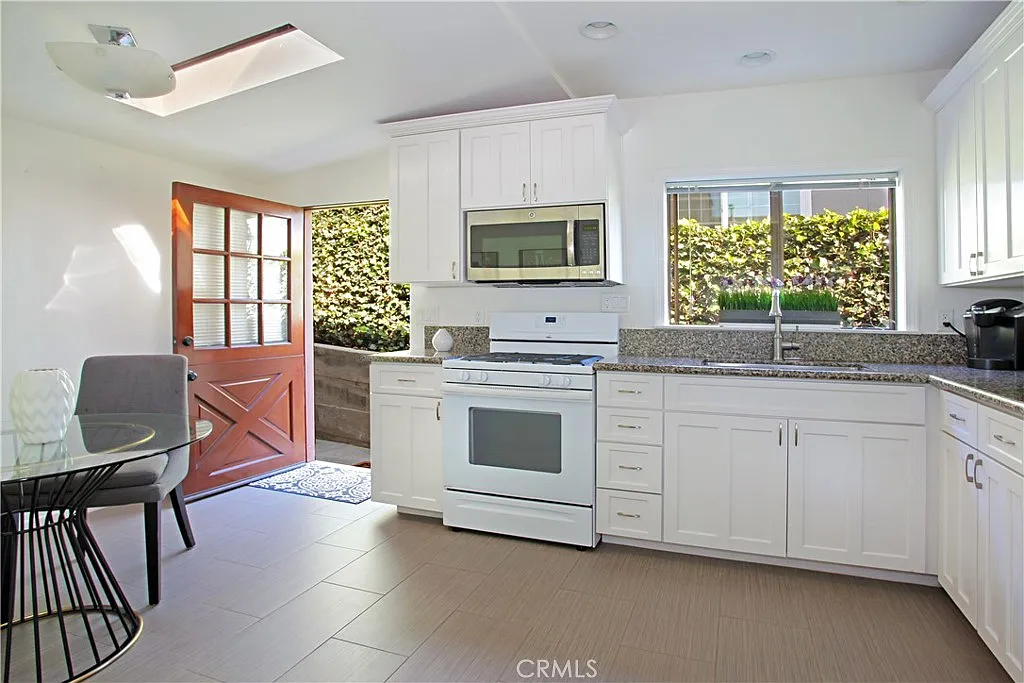 Studio, 600 sqft, $2,650 — Photo 1