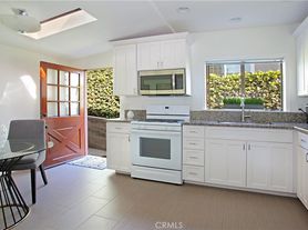 405 Heliotrope Ave, Corona Del Mar, CA