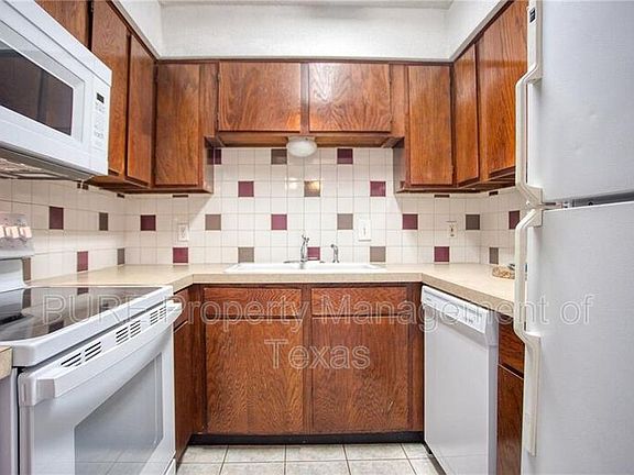 3rd image of 803 Judy Dr #B