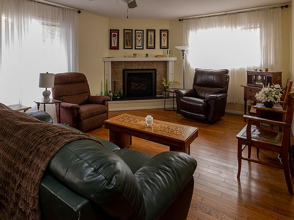 3rd image of 2455 5th Ave NE