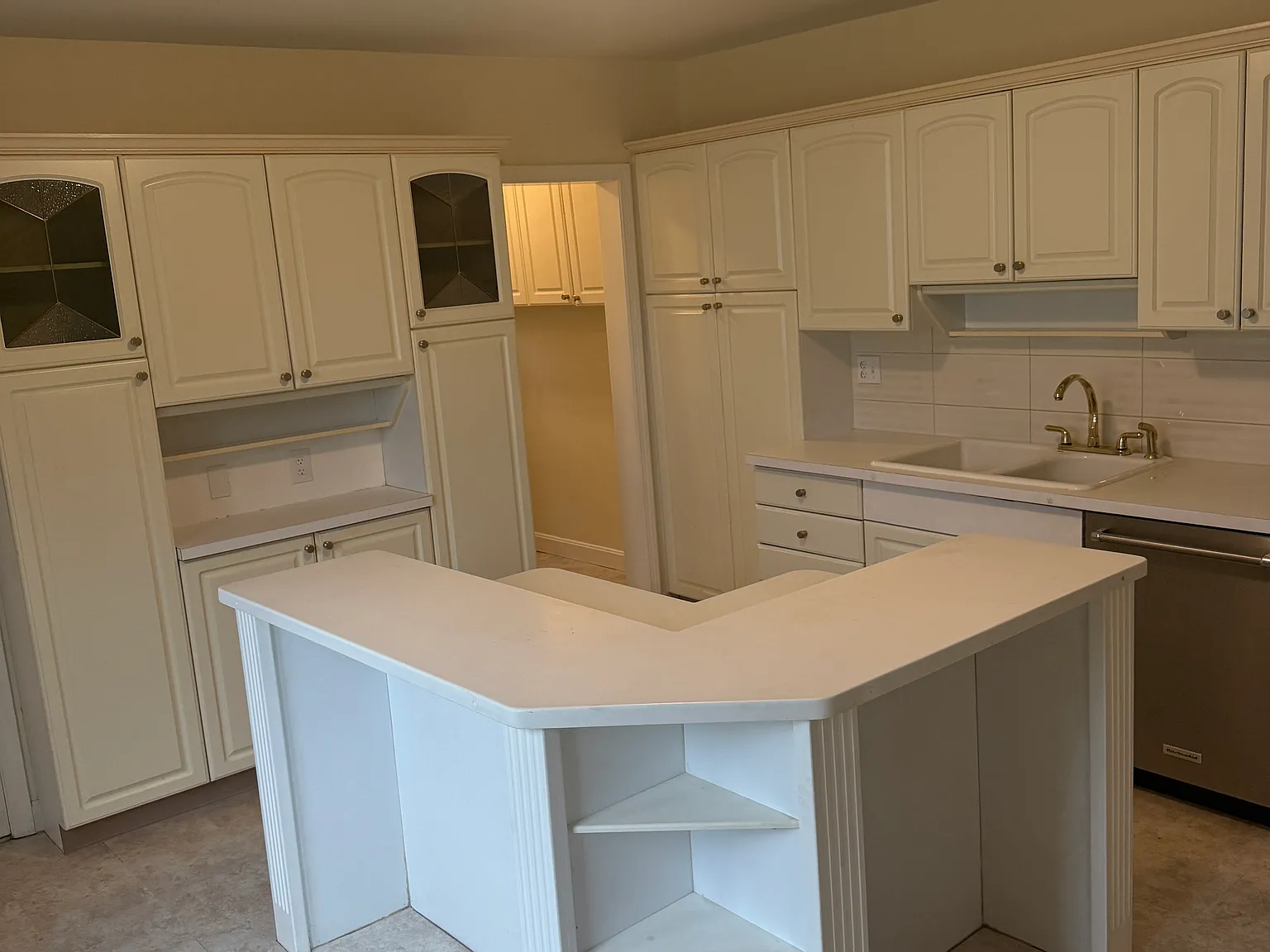 3 bed, 1300 sqft, $2,450 — Photo 3