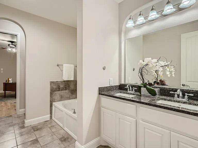 2612 Lightfoot Trl — Photo 24