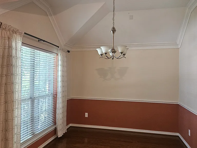 8562 Robertson Dr — Photo 13