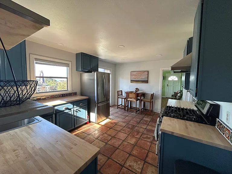 Kitchen to living room