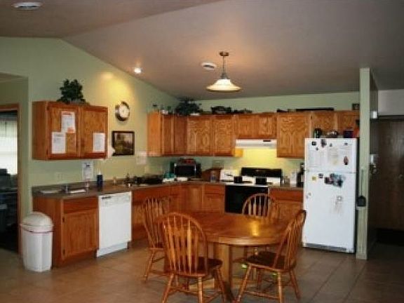 4th image of 442 River Dr