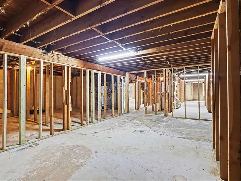 3582 Cloudland Dr — Photo 28