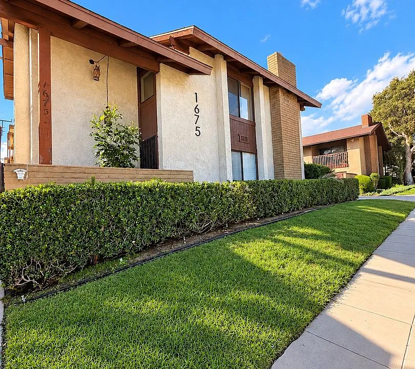 1675 Loma Ave