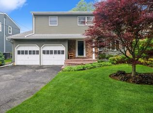 1581 Shirley Ct, Merrick, NY 11566