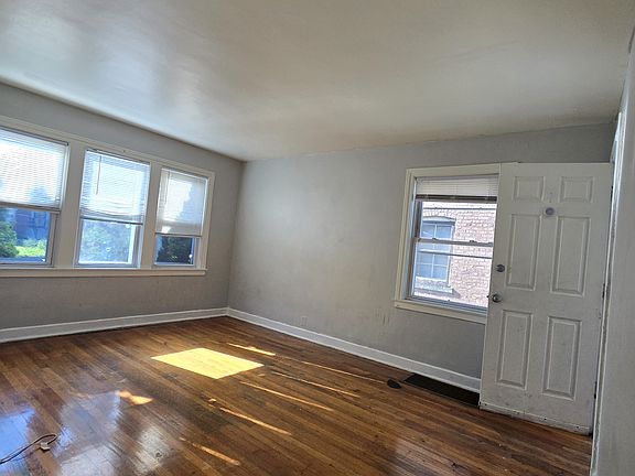 4th image of 7339 S Sacramento Ave #1