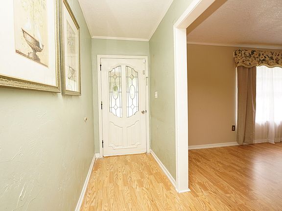 5th image of 319 Briarwood Cir