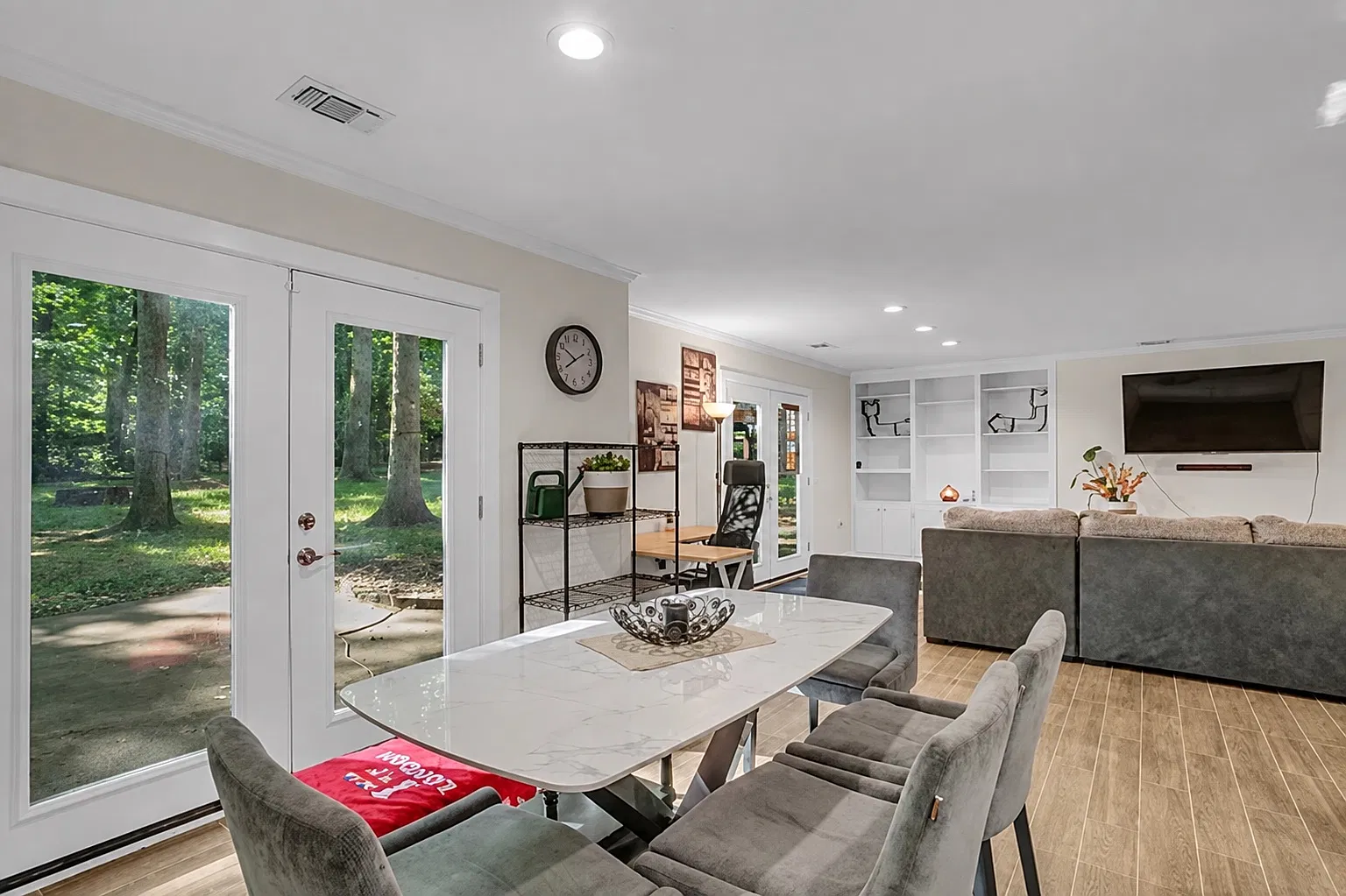 105 Fernande Dr — Photo 1