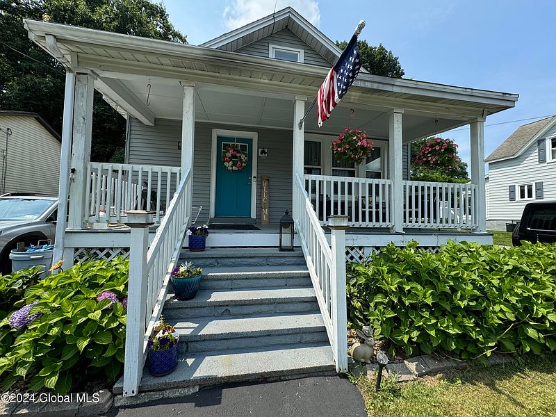 3rd image of 82 Oneida Avenue