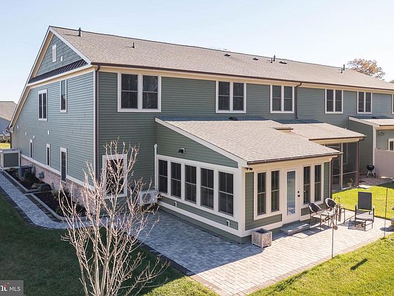 4th image of 22404 Grebe Ln