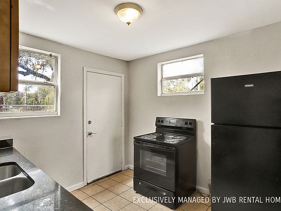4th image of 1530 21st St W #1