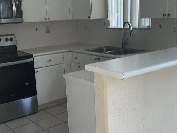 5th image of 2903 SE 17th Ave Unit 211