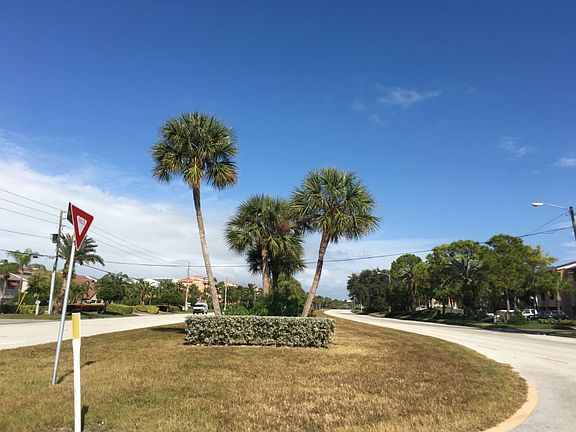 4th image of 719 Pinellas Bayway #201