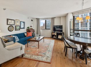 33 W Delaware Pl APT 21B, Chicago, IL 60610