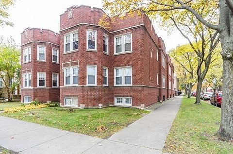 2nd image of 6454 N Rockwell St #B