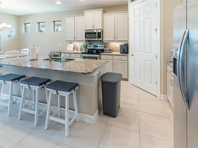 16366 Barclay Ct — Photo 6