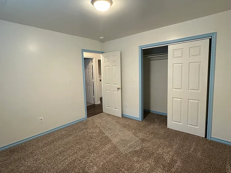 622 S Ash St — Photo 8