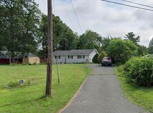 14 Oak St, Southwick, MA 01077